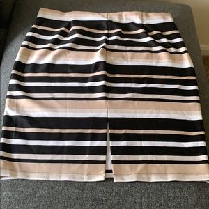Stripped pencil skirt.